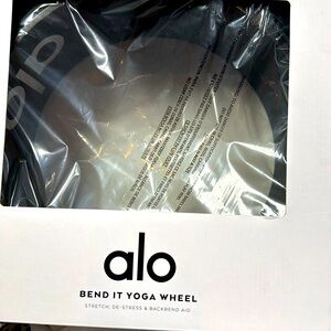 Alo yoga bend it wheel used for stretch de-stress and back bend aid. NWT
